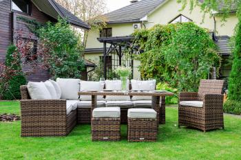 Коричневый