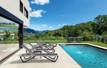 Столик пластиковый ReeHouse Wave приставной