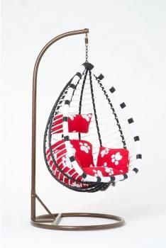 Красный с узором виде следов